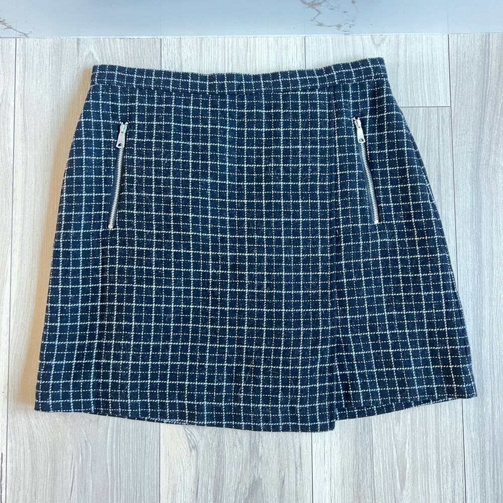 Banana Republic Navy and White Plaid Mini Skirt Sz 6
